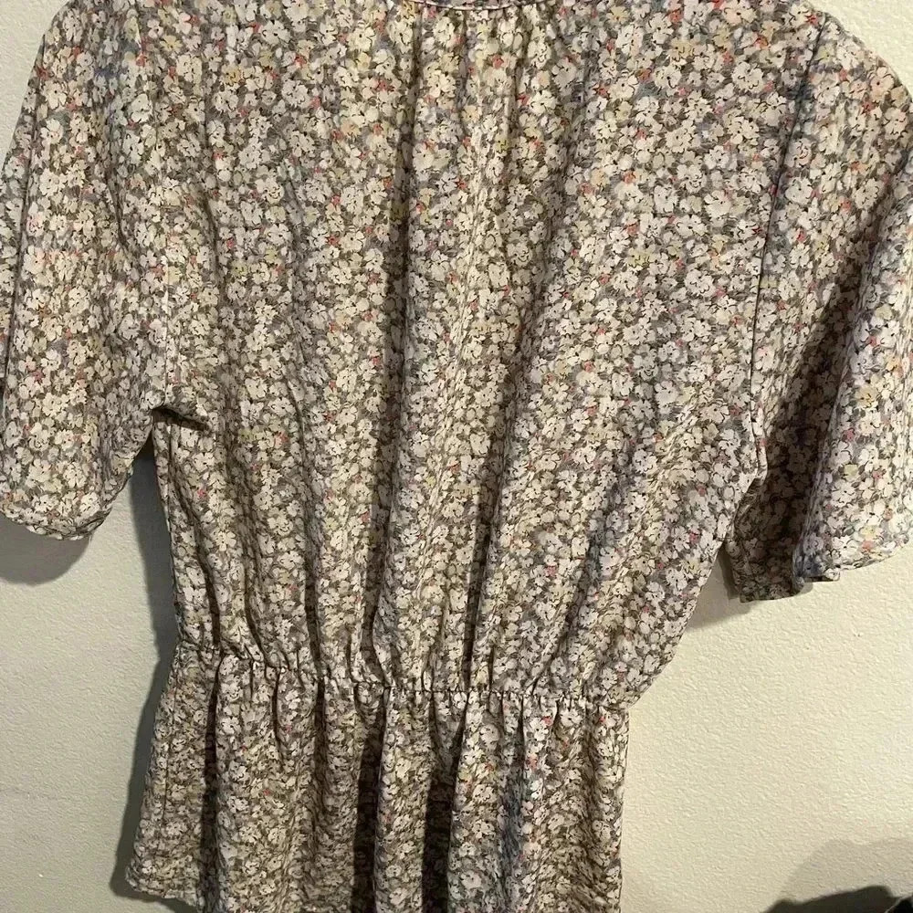 Sienna Sky floral blouse size Small - Picture 2 of 4